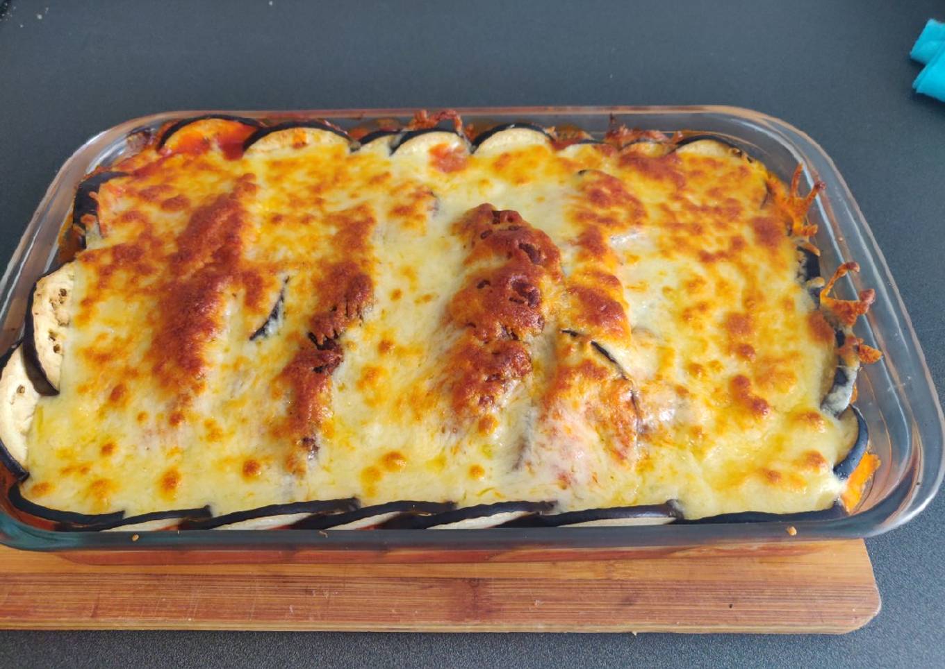 Pechugas rellenas de queso y berenjenas