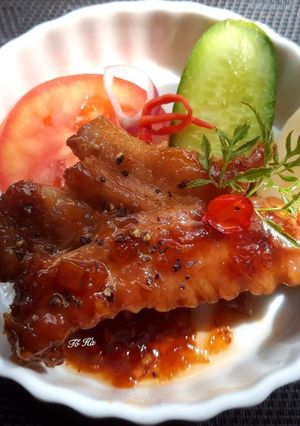 Hình của món SƯỜN non chiên nước mắm.