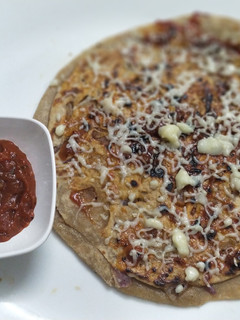 A picture of Onion pizza paratha with pizza sauce.