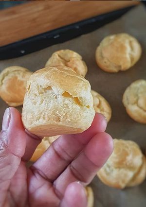 A picture of Profiteroles.