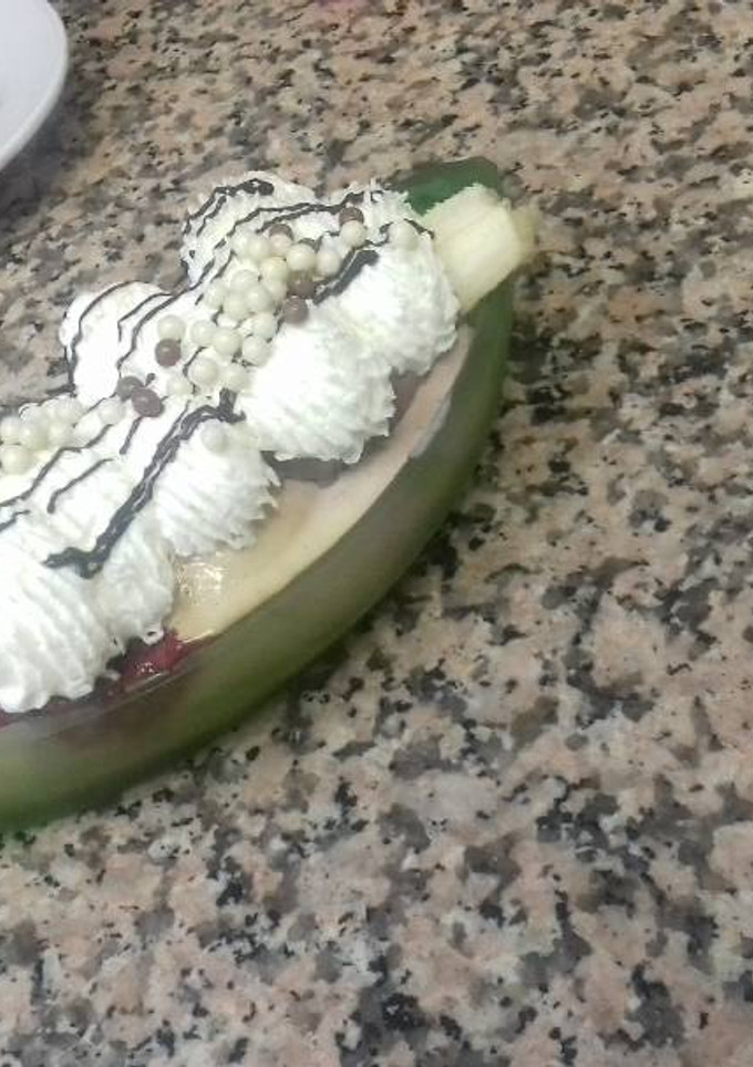 A picture of Banana split.