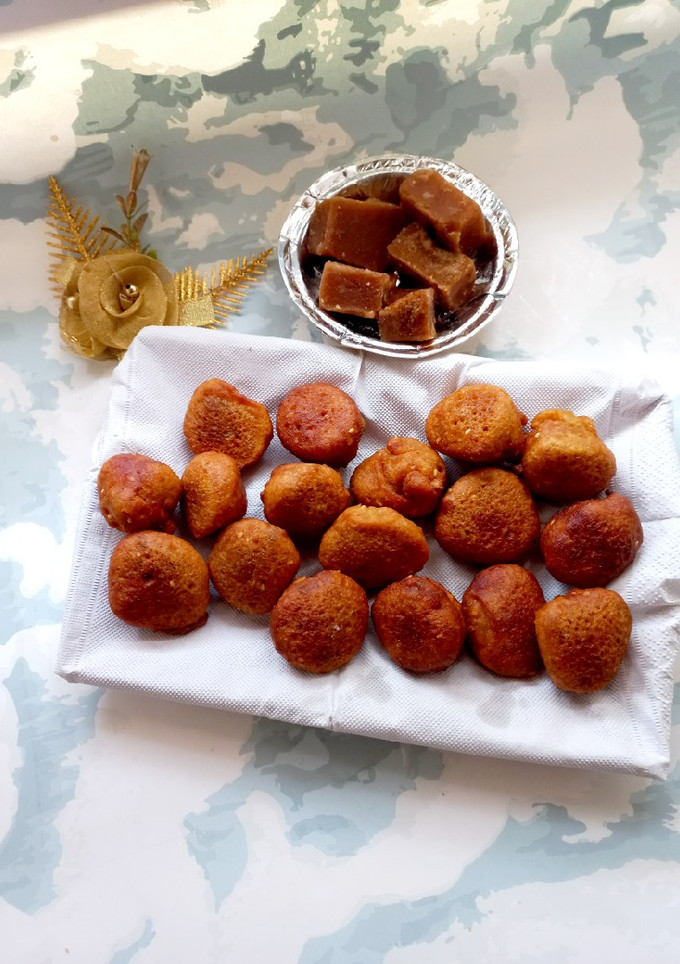 A picture of Gulgule (dry fruits flavoured).