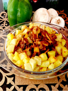 عکسی از دستور خوراک سیب زمینی و قارچ(وگان)