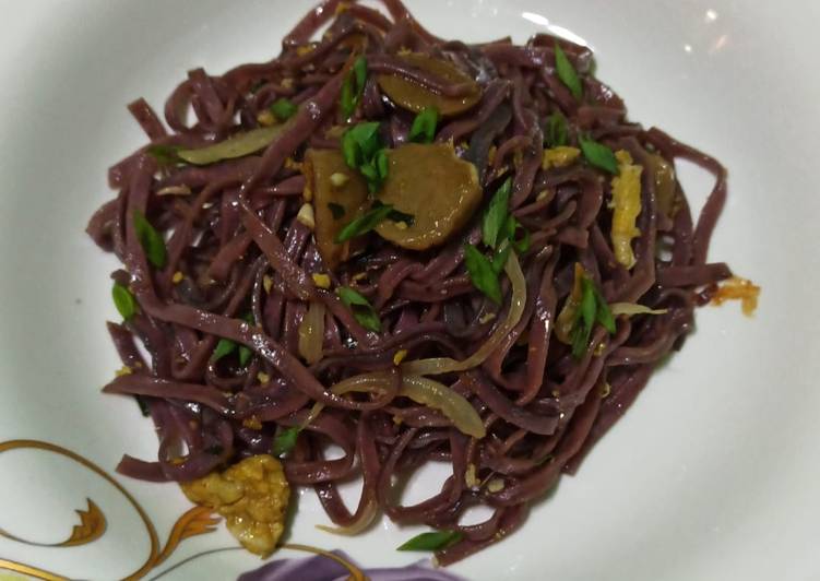 Resep Mi ubi ungu goreng bakso yang Bikin Ngiler