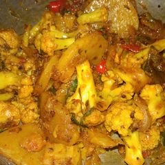 A picture of Aalo Gobhi Fry (couliflower fry).