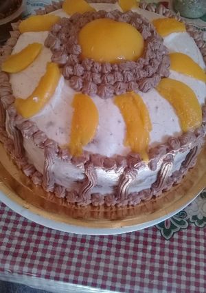 Una foto de Riquísima torta para cumple Mousse y crema