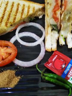 A picture of Mumbai aloo masala toast.
