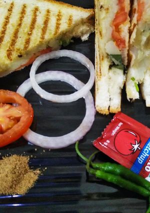 A picture of Mumbai aloo masala toast.