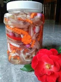 Hình của món Tai heo ngâm dấm chua ngọt.