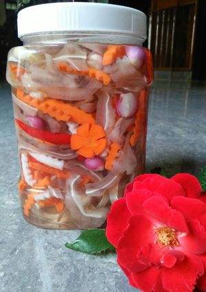Hình của món Tai heo ngâm dấm chua ngọt.