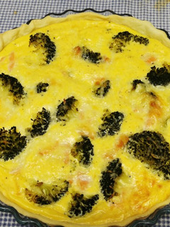 Una foto de Quiche de brócoli y salmón