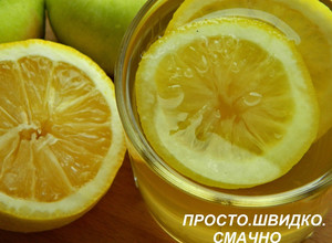 Фото Холодний зелений чай з лимоном.