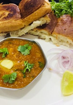 A picture of Pumpkin Pav Bhaji.