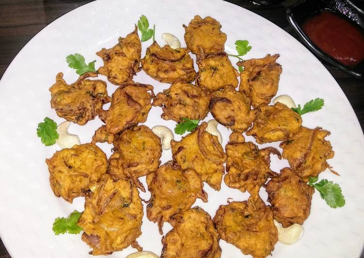 Onion bhajia