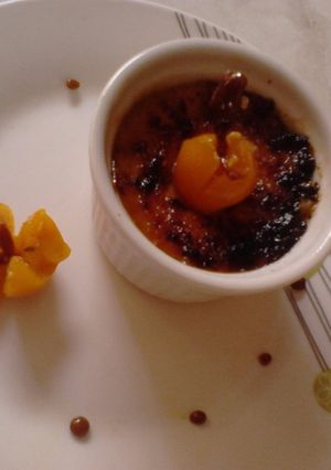 Una foto de Crème brûlée de aguaymanto 