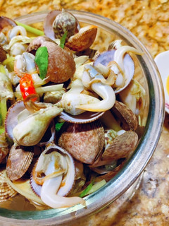 Hình của món Ốc nhảy, sò dương bi hấp sả gừng.