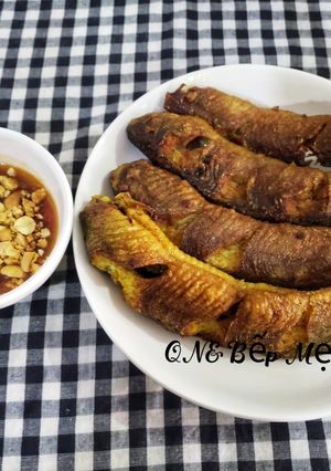 Hình của món Cá Chạch chiên giòn chấm mắm me.