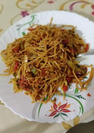 चटपटी चाउमीन (Chatpati chow mein recipe in Hindi) रेसिपी मुख्य फोटो