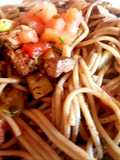 Spaghetti con tofu & vegetales. #amigos
