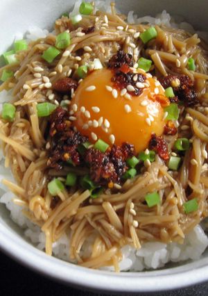 A picture of ‘Nametake’ Enoki Rice Bowl.