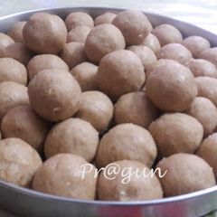 A picture of Multigrain laddoo.