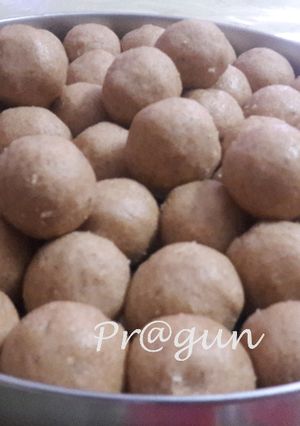 A picture of Multigrain laddoo.