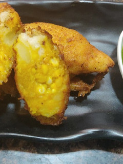 A picture of Corn stuffed bread rolls.