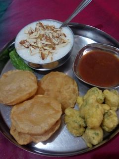 ખીર (Kheer Recipe In Gujarati) રેસીપી મુખ્ય ફોટો