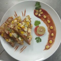 A picture of Bread corn cheese cottage pizza.