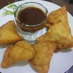 Aaloo chicken samosa A picture of Aaloo chicken samosa.