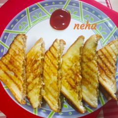A picture of Mixed vegetables malai toast.