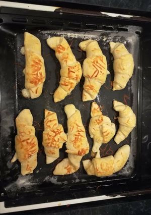 Sajtos pizza kifli recept fotója