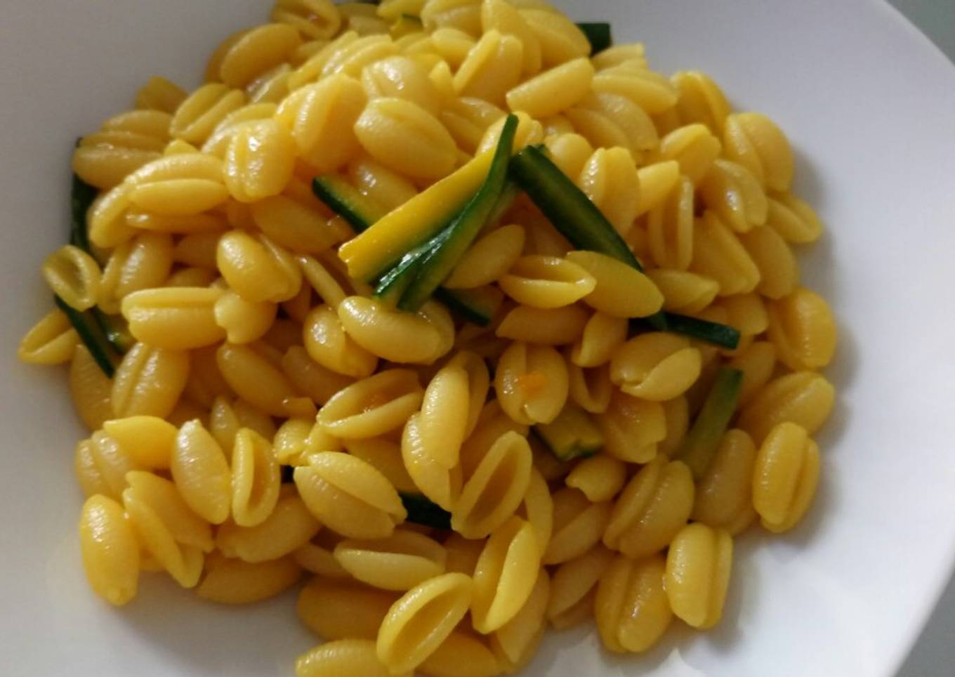 Gnocchetti sardi con zucchine, pecorino sardo e zafferano