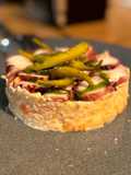 Ensaladilla rusa con carpaccio de pulpo y aceite de hierbas