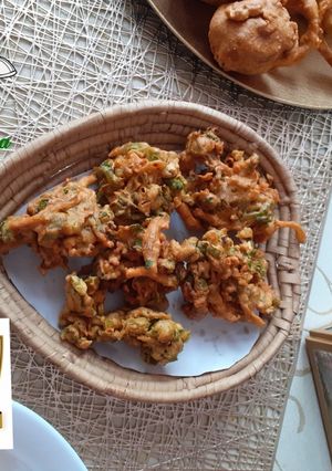 A picture of Mix OPC pakora 🧅🥔🌶.