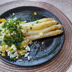 A picture of White asparagus "a la Flamande".
