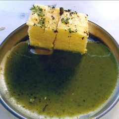 A picture of Khaman Dhokla.