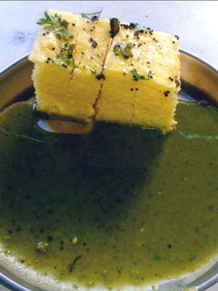 A picture of Khaman Dhokla.