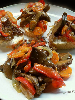 Una foto de Hongos en escabeche