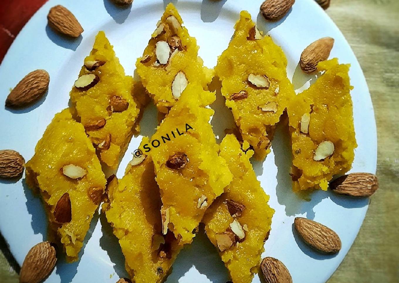 Mango rava barfi