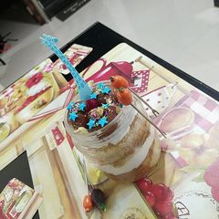 A picture of Gulab jamun flavoured icing cake.