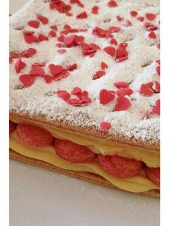Foto di Millefoglie con crema pasticcera e savoiardi all' alchermes
