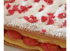 Foto di Millefoglie con crema pasticcera e savoiardi all' alchermes