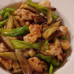 Stir-fried Eggplants & chicken with soy sauce and ginger 🍆🐔 A picture of Stir-fried Eggplants & chicken with soy sauce and ginger 🍆🐔.
