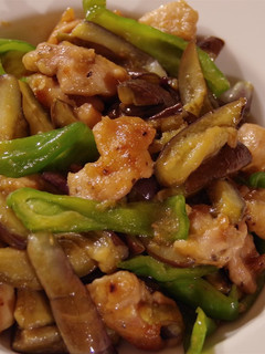 A picture of Stir-fried Eggplants & chicken with soy sauce and ginger 🍆🐔.