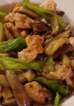 A picture of Stir-fried Eggplants & chicken with soy sauce and ginger 🍆🐔.