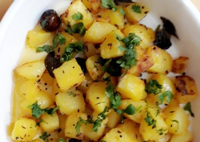 CURRY LEAVES FRIED POTATOES