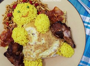 Gambar Bento Nasi Kuning #phopbylinimohd #batch19