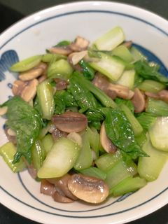 蒜香蘑菇炒青江菜 的食譜成品照片