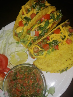 મેક્સિકન ટાકોઝ (Mexican Tacos Recipe in Gujarati) રેસીપી મુખ્ય ફોટો